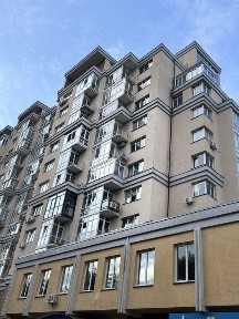 Держмолодьжитло. Продаж просторої однокімнатної квартири, 77м2