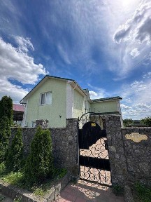 Будинок мрії: комфорт та затишок біля міста