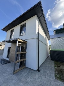 Продаж сучасного двоповерхового будинку в районі ДНС, біля річки.