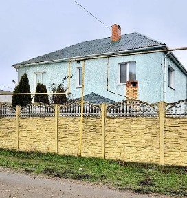 Продам капитальный дом на участке 10 соток для большой семьи