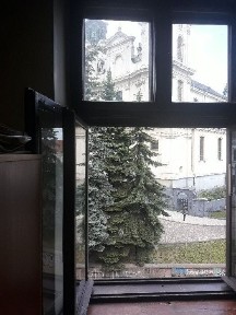 Продаж 2 кім. квартира 74 м² 3/3ц вул. С.Бандери 110000$