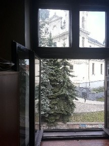 Продаж 2 кім. квартира 74 м² 3/3ц вул. С.Бандери 110000$
