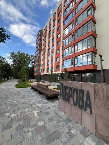 Квартира частковими роботами, опалення, електророзводка якісний будинок закрит двір, район парку.