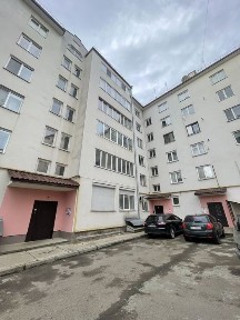 Продається 3-кімнатна квартира в центрі міста!