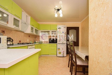 ПРОДАЖ: Простора 3к квартира з ремонтом та ІО!