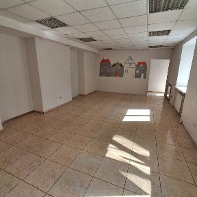 Здам фасадне приміщення центр