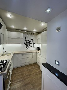 Продам 3-кім квартиру, Зарічанська