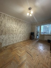 Продам однокімнатну на Зестафонській