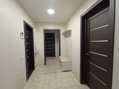 Продам 4-кімнатну квартиру 84 м² з ремонтом і меблями, Донецьке шосе