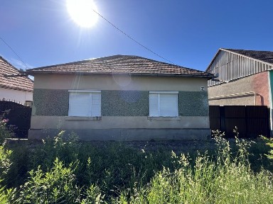 Продам будинок 56 м2 ділянка 3,5 сотки Берегово вул. Новий базар 32