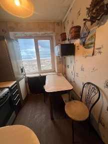 Продам 1 к кв вул Осіння р-он школи.