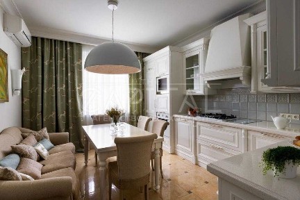 Продаж квартири площею 180 м² в історичному центрі Києва, локація - вул. Тургенєвська, 76-78.