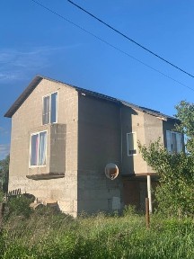 Продається просторий 2-о поверховий будинок з газом