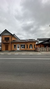 Продаж хати та комерційного приміщення