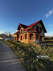 НОВИНКА! Продається будинок з гаражем в с. Микитинці