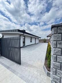 Продаж одноповерхового панорамного будинку Сучасний будинок 96 м² | 7,8 соток | Бруківка | 129 000 $