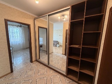 Київ, Дарницький, вулиця Бориса Гмирі 17