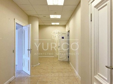 Оренда офісу 223 м. кв. Метро Золоті Ворота.