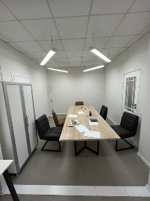 Офіс, 130 м², метро 15 хвилин, з меблями! Окремий вхід! є мокрі точки