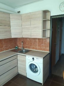 Затишна 1-кімнатна квартира з хорошим косметичним ремонтом.