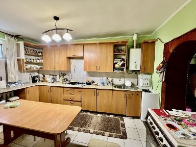 Центр! Продам будинок 151 м2 ділянка 7 сотин Берегово вул. Баттяні 55