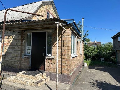Продам півбудинку в с. Лютіж
