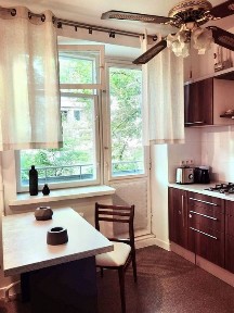 Продаю 2 кім В центрі міста