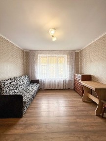 Продається кімната з ремонтом по вулиці Сірка