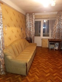 Продаж 2-кім Дарницька площа, б-р Гашека 3