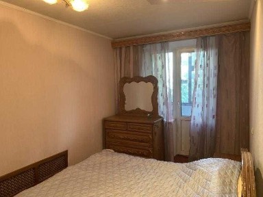 Продам 3к квартиру Роганский ж\м Улучшен. планировки. 2й Этаж\9ти