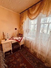 Продається 4-ох кімнатна біля школи номер, 5 у м. Новий Розділ.