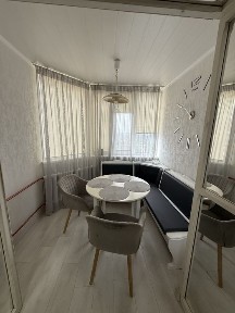 Продам 3-х комн студию в центре!