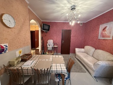 Продаж 2-кімнатноі, вул. Амосова, 4, заходь і живи !