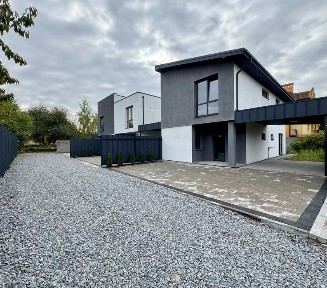 Продам котедж Р-н Гідропарку (біля озера)