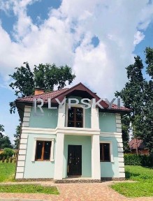 Будинок в гарному місці в котеджному містечку