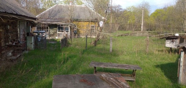 Дім в селі переділ