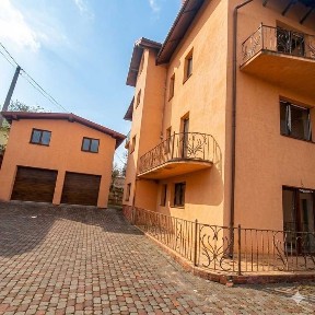 Продаж будинку під готельно-відпочинковий комплекс, лікарню
