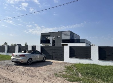 Власник Макарів. Продається двоповерховий будинок в стилі хай-тек