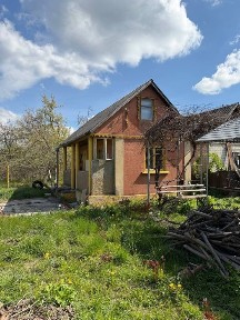 Цегляний будинок в Кам'яній горі з доглянутою ділянкою 6 соток.