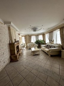 продам два дома на участке 6 соток на берегу моря