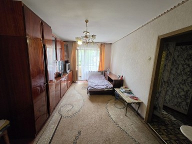 3 км вулиця Незалежності біля кінотеатру Космос