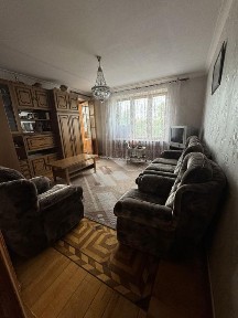 Габаритна 3 кімнатна Квартира в пристижному будинку. Центр міста