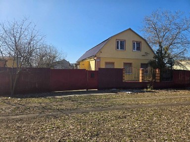 Продам будинок у м. Чугуїв з ремонтом та ділянкою 10 соток