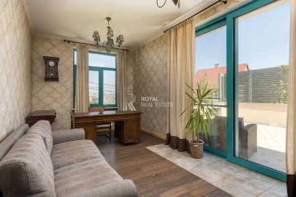 Продаж будинку Київ Батиєва гора 340 м² 4 кімнати Панорамний вид Rooftop Гараж на 2 авто Тераса Розумний будинок