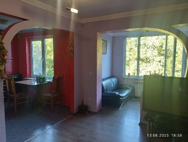 Продаж 4 кімн. Спальний Район серед ЛІСУ