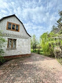 Продаються два дачні будинки на 15 сотках землі в СТ 