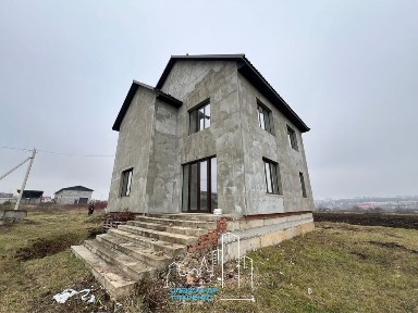Продам сучасний будинок поруч із містом!