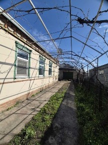 Продам добротний цегляний будинок