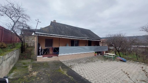 Продам будинок. Вул. Грушевського, 70.