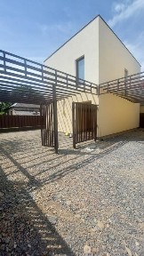 Продається окремо стоячий буд новобудов 97кв вул Ужгородска